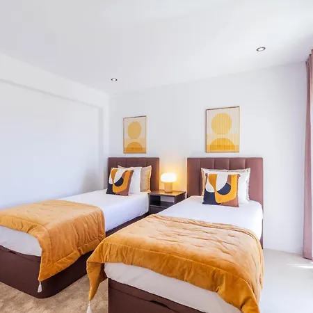 Modern 2br View Rocha *
